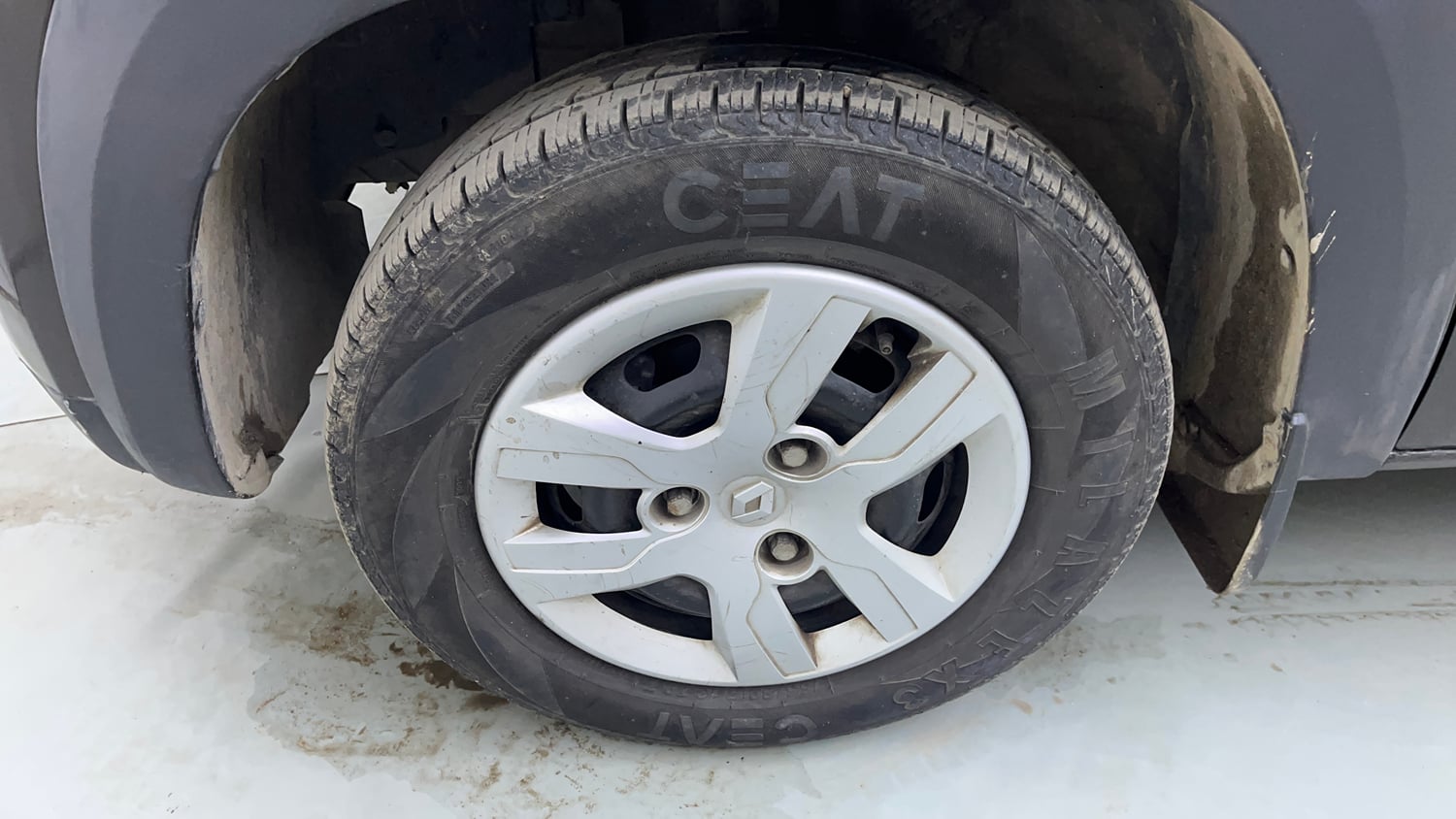 Used 2016 Renault Kwid RXT Petrol Manual tyres LEFT FRONT TYRE RIM VIEW