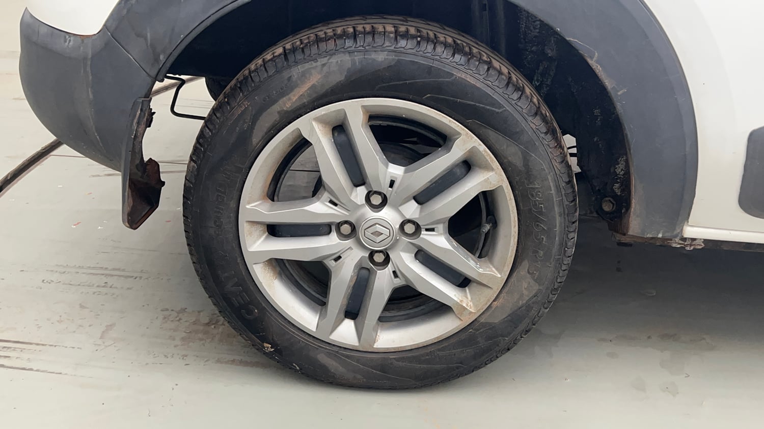 Used 2021 Renault Triber RXZ Petrol Manual tyres RIGHT REAR TYRE RIM VIEW