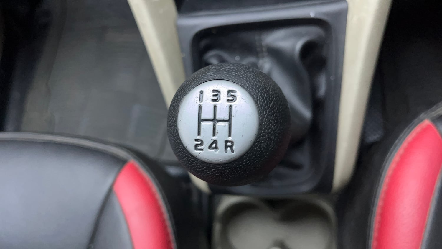 Used 2014 Maruti Suzuki Celerio VXi Petrol Manual interior GEAR  KNOB VIEW