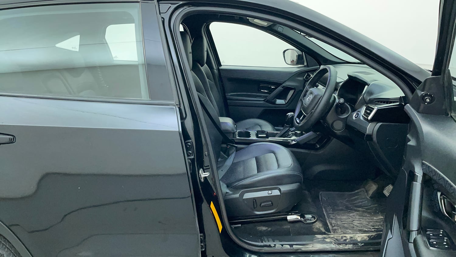 Used 2022 Tata Harrier XZA Plus Dark Edition Diesel Automatic interior RIGHT SIDE FRONT DOOR CABIN VIEW