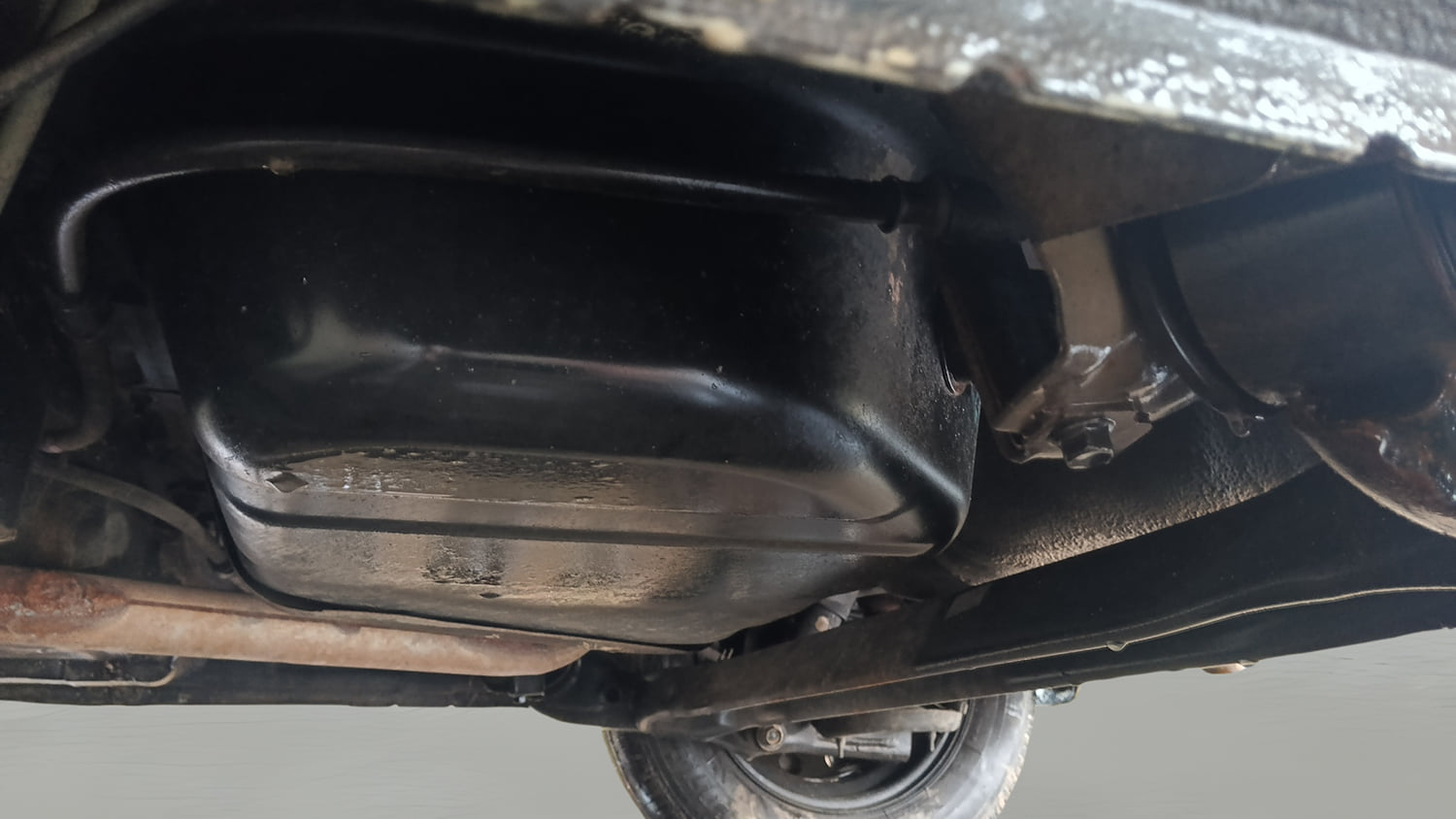 Used 2012 Hyundai i10 Sportz 1.2 Kappa2 Petrol Manual extra REAR UNDERBODY VIEW (TAKEN FROM REAR)