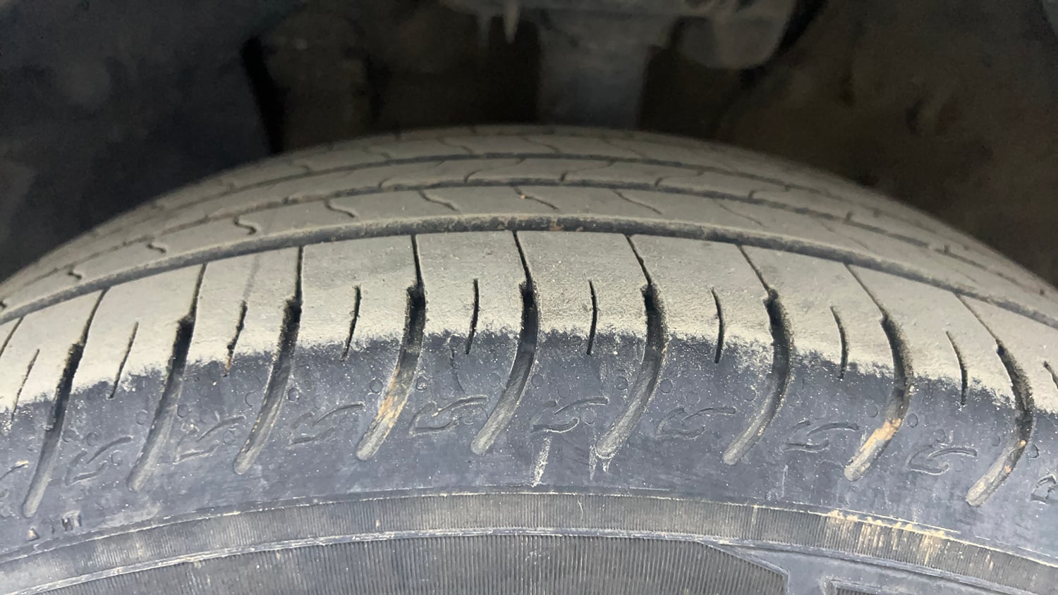 Used 2022 Kia Carens Prestige Plus 1.4 Petrol MT 7 STR Petrol Manual tyres LEFT FRONT TYRE TREAD VIEW
