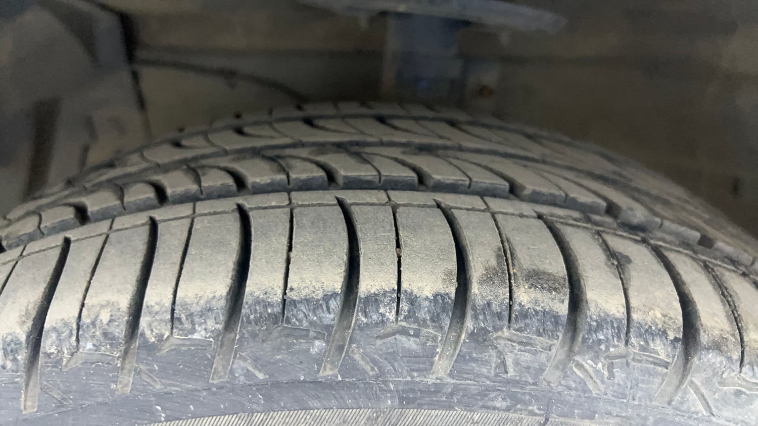 Used 2018 Maruti Suzuki Ciaz Alpha 1.4 MT Petrol Manual tyres LEFT FRONT TYRE TREAD VIEW