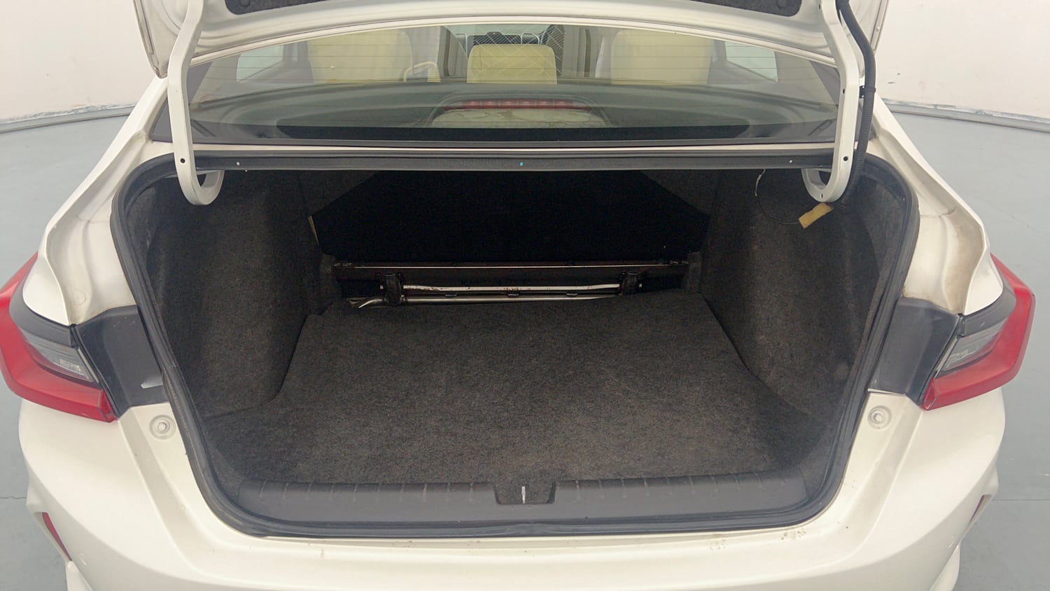 Used 2022 Honda City VX Diesel Diesel Manual interior DICKY INSIDE VIEW