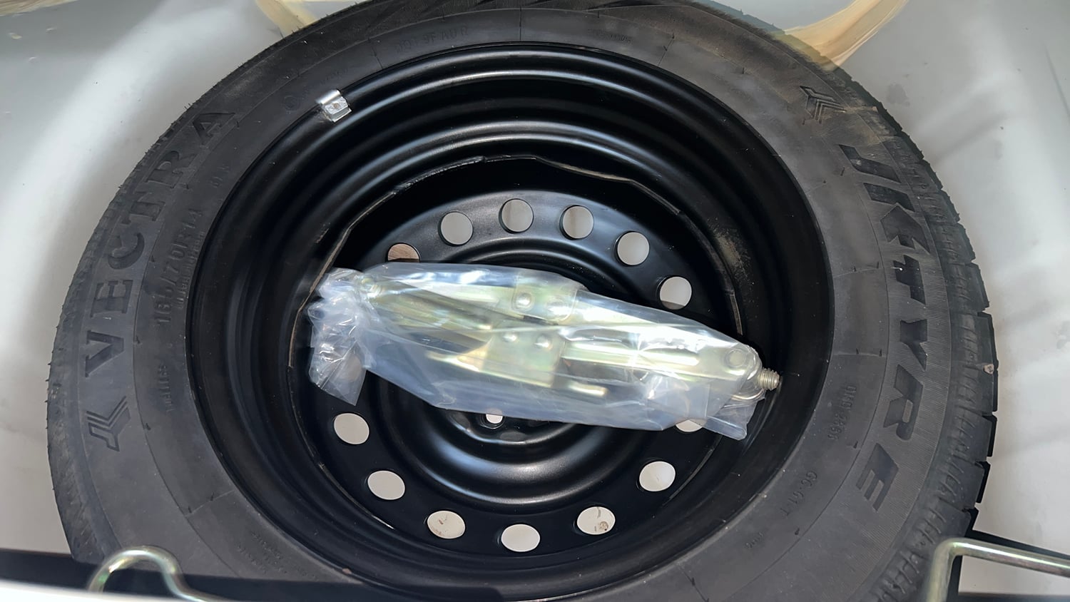 Used 2019 Maruti Suzuki Celerio VXi AMT Petrol Automatic tyres SPARE TYRE VIEW