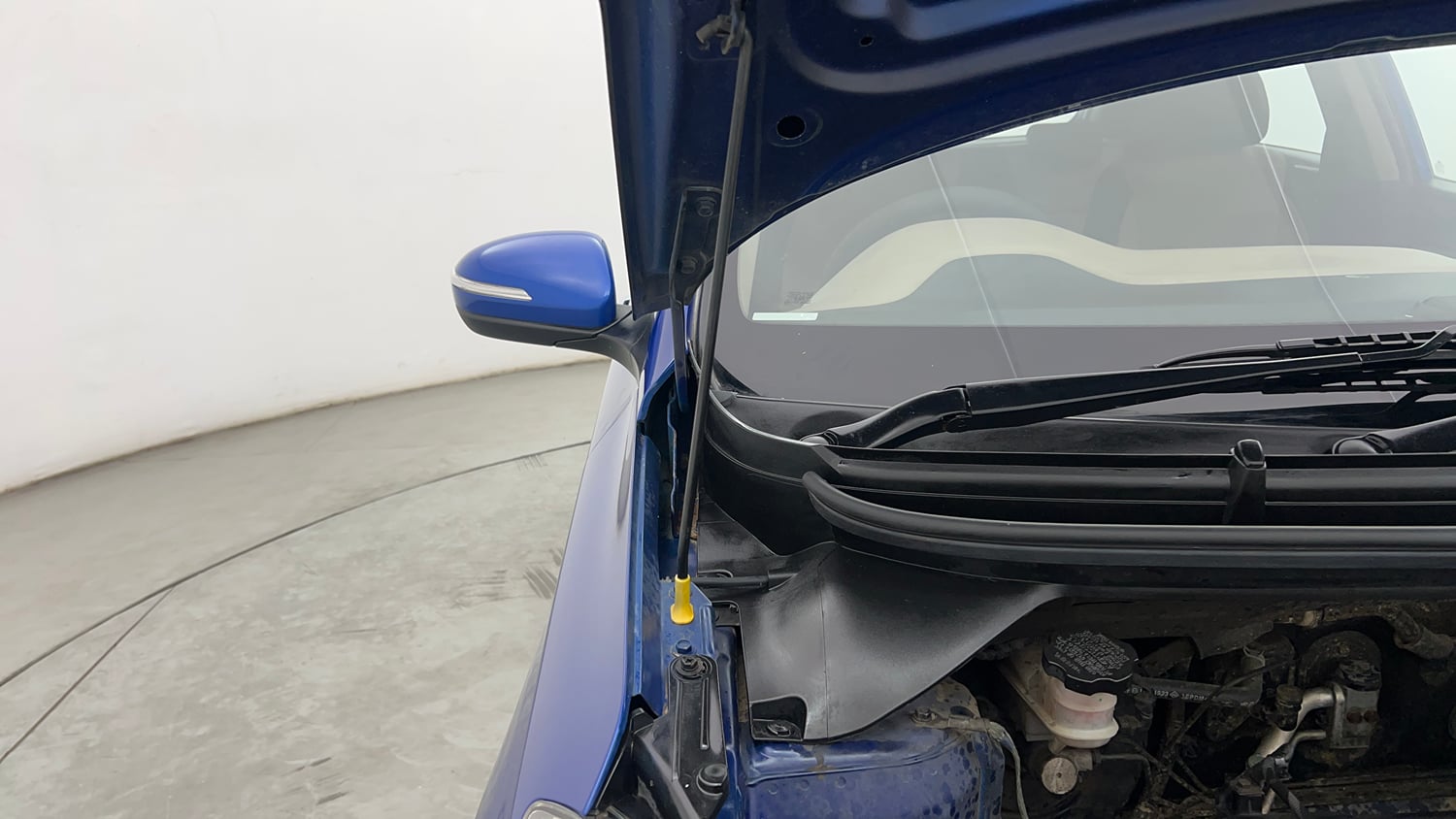 Used 2016 Hyundai Elite i20 Asta 1.2 (O) Petrol Manual engine ENGINE RIGHT SIDE HINGE & APRON VIEW