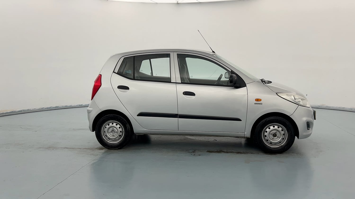 Used 2014 Hyundai i10 Magna 1.1 iRDE2 Petrol Manual exterior RIGHT SIDE VIEW