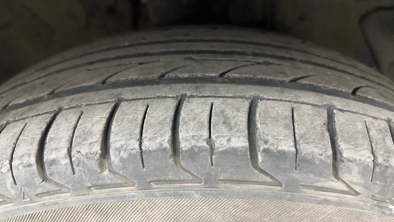 Used 2012 Hyundai i20 Sportz 1.2 Petrol Manual tyres RIGHT FRONT TYRE TREAD VIEW