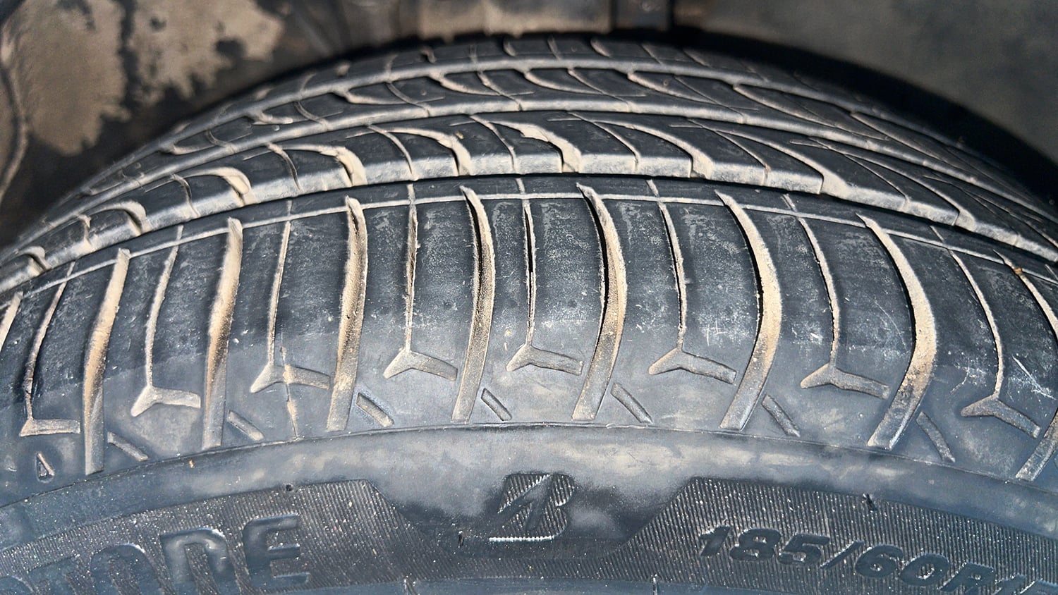 Used 2016 Volkswagen Polo Highline1.2L (P) Petrol Manual tyres RIGHT FRONT TYRE TREAD VIEW