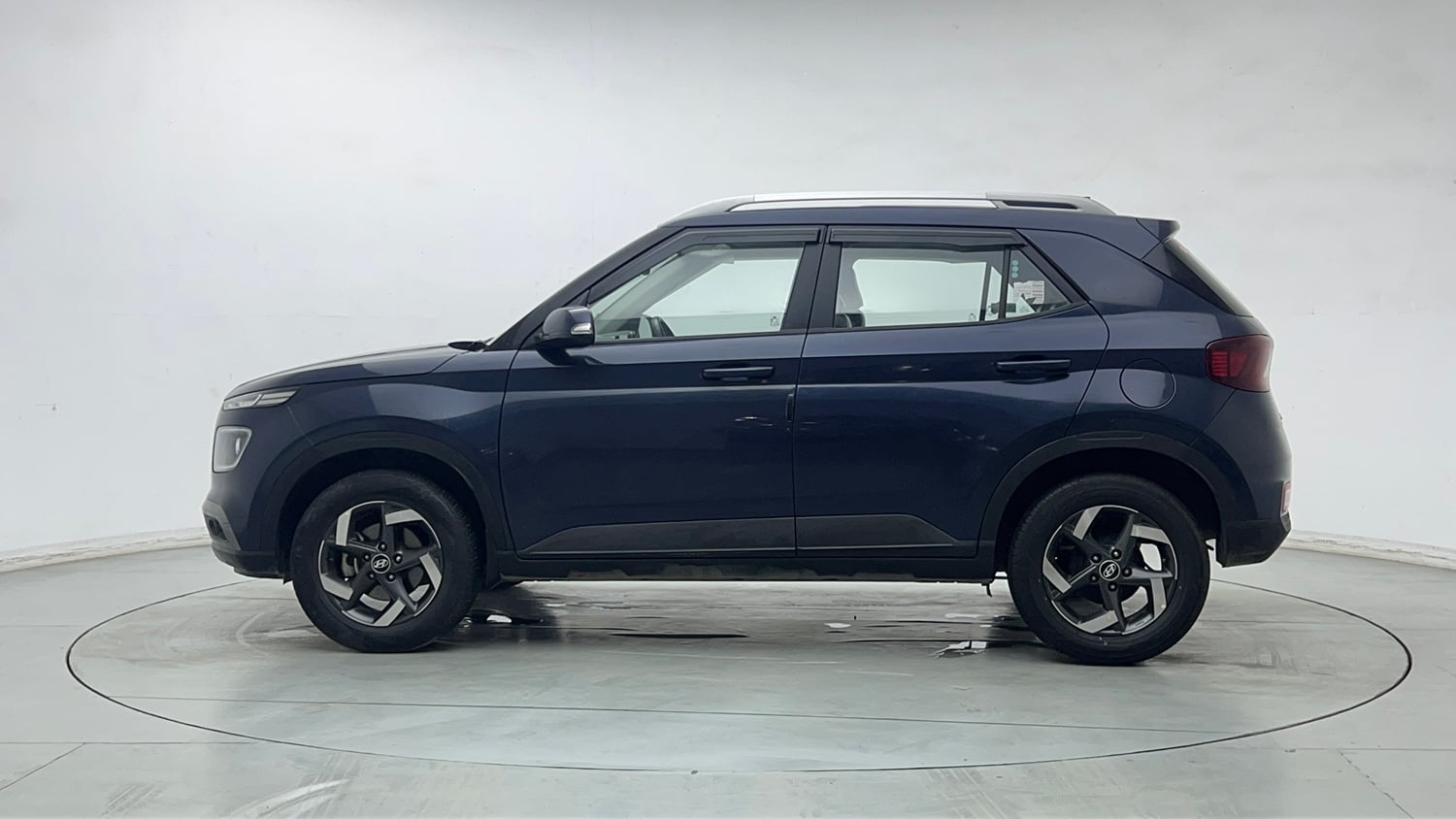 Used 2020 Hyundai Venue SX 1.4 CRDi Diesel Manual exterior LEFT SIDE VIEW