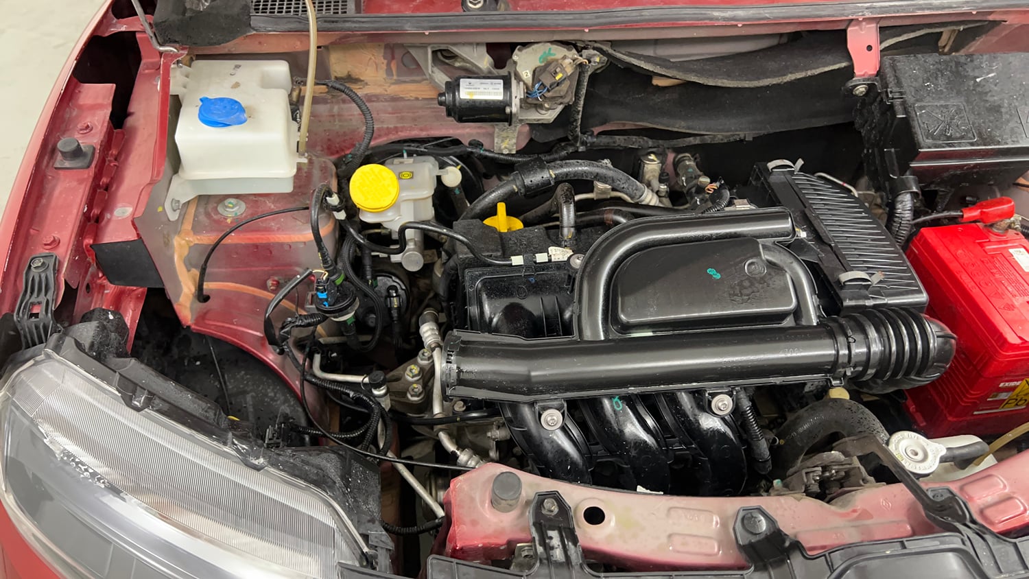 Used 2020 Renault Kwid 1.0 RXT AMT Opt Petrol Automatic engine ENGINE RIGHT SIDE VIEW