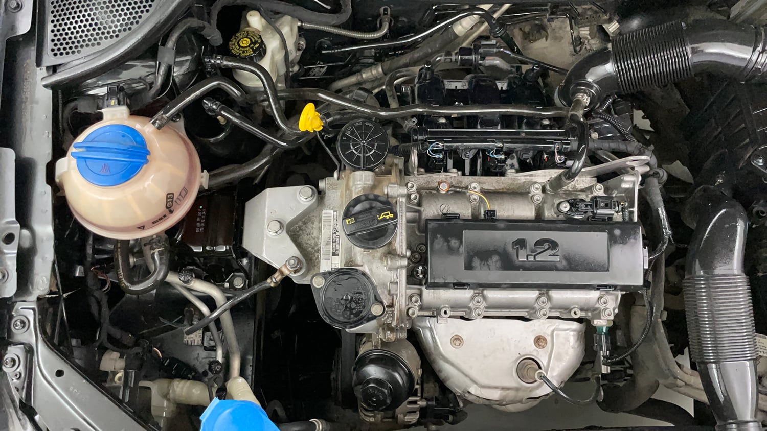 Used 2015 Volkswagen Polo Trendline 1.2L (P) Petrol Manual engine ENGINE RIGHT SIDE VIEW