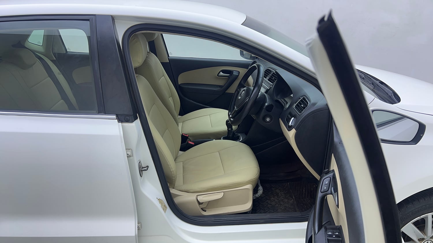 Used 2016 Volkswagen Polo Highline1.2L (P) Petrol Manual interior RIGHT SIDE FRONT DOOR CABIN VIEW