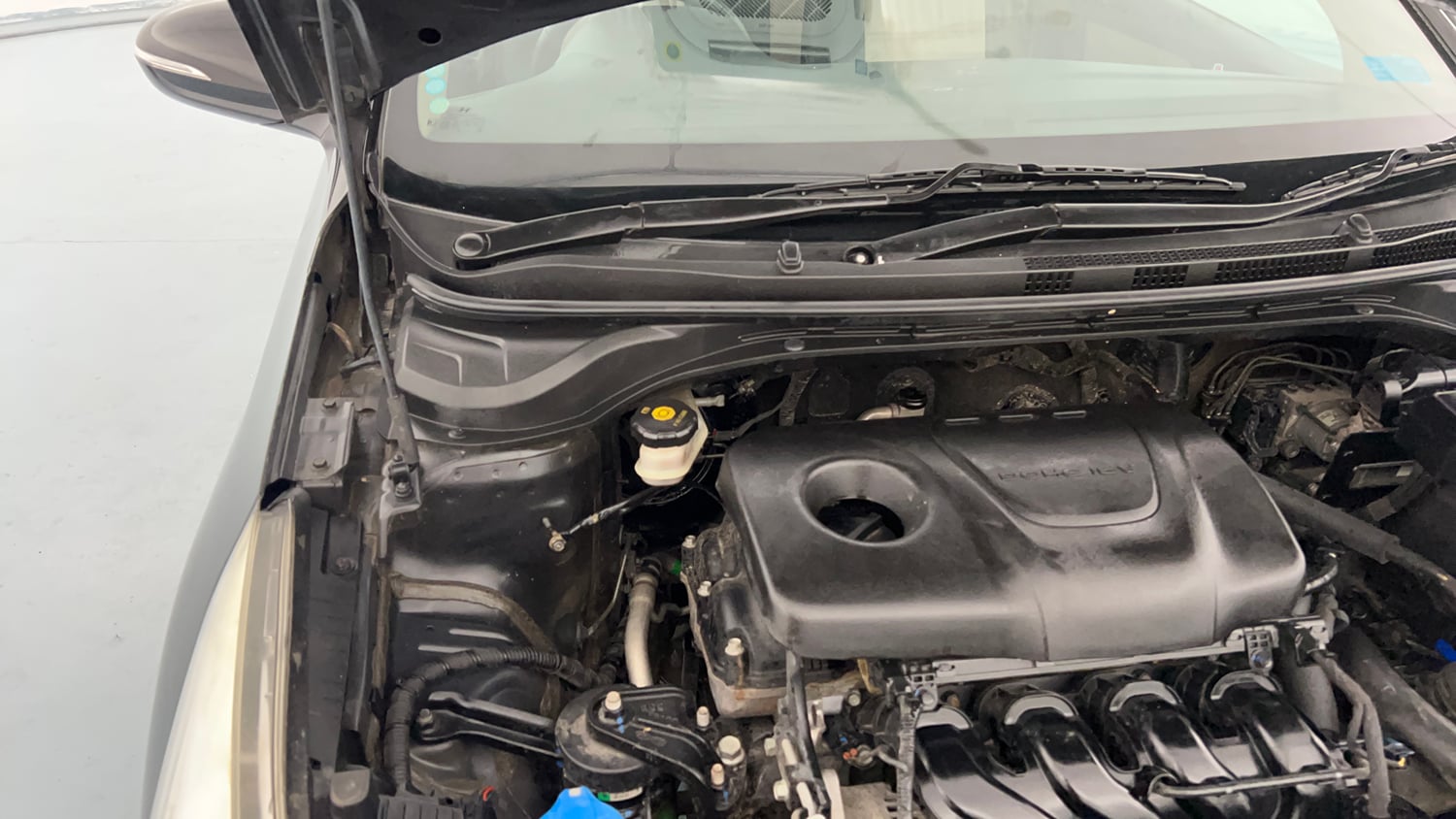 Used 2019 Hyundai Verna SX Plus 1.6 VTVT AT Petrol Automatic engine ENGINE RIGHT SIDE HINGE & APRON VIEW