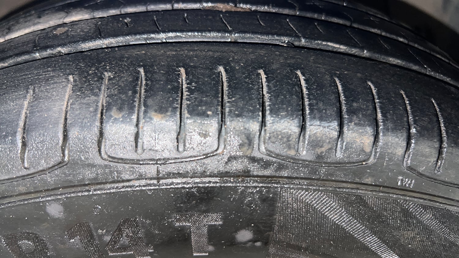 Used 2018 Hyundai Grand i10 Magna AT 1.2 Kappa VTVT Petrol Automatic tyres RIGHT FRONT TYRE TREAD VIEW