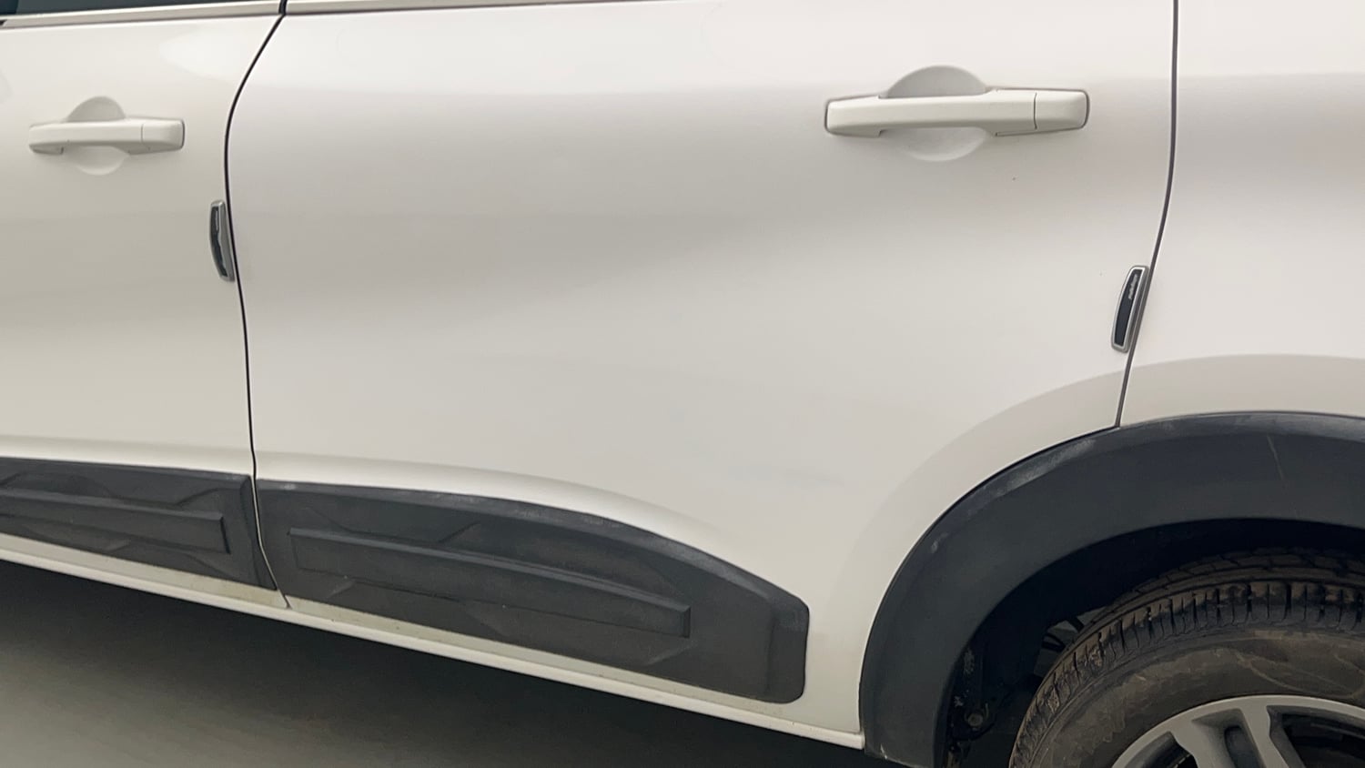 Used 2021 Renault Triber RXZ Petrol Manual dents MINOR DENT