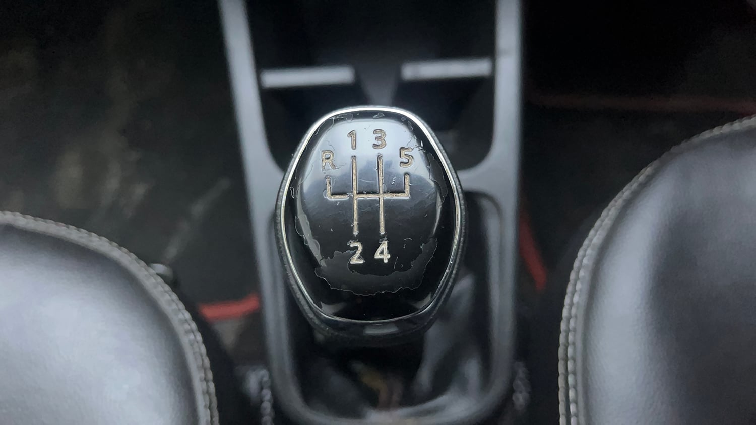 Used 2020 Renault Kwid RXT 1.0 Opt Petrol Manual interior GEAR  KNOB VIEW