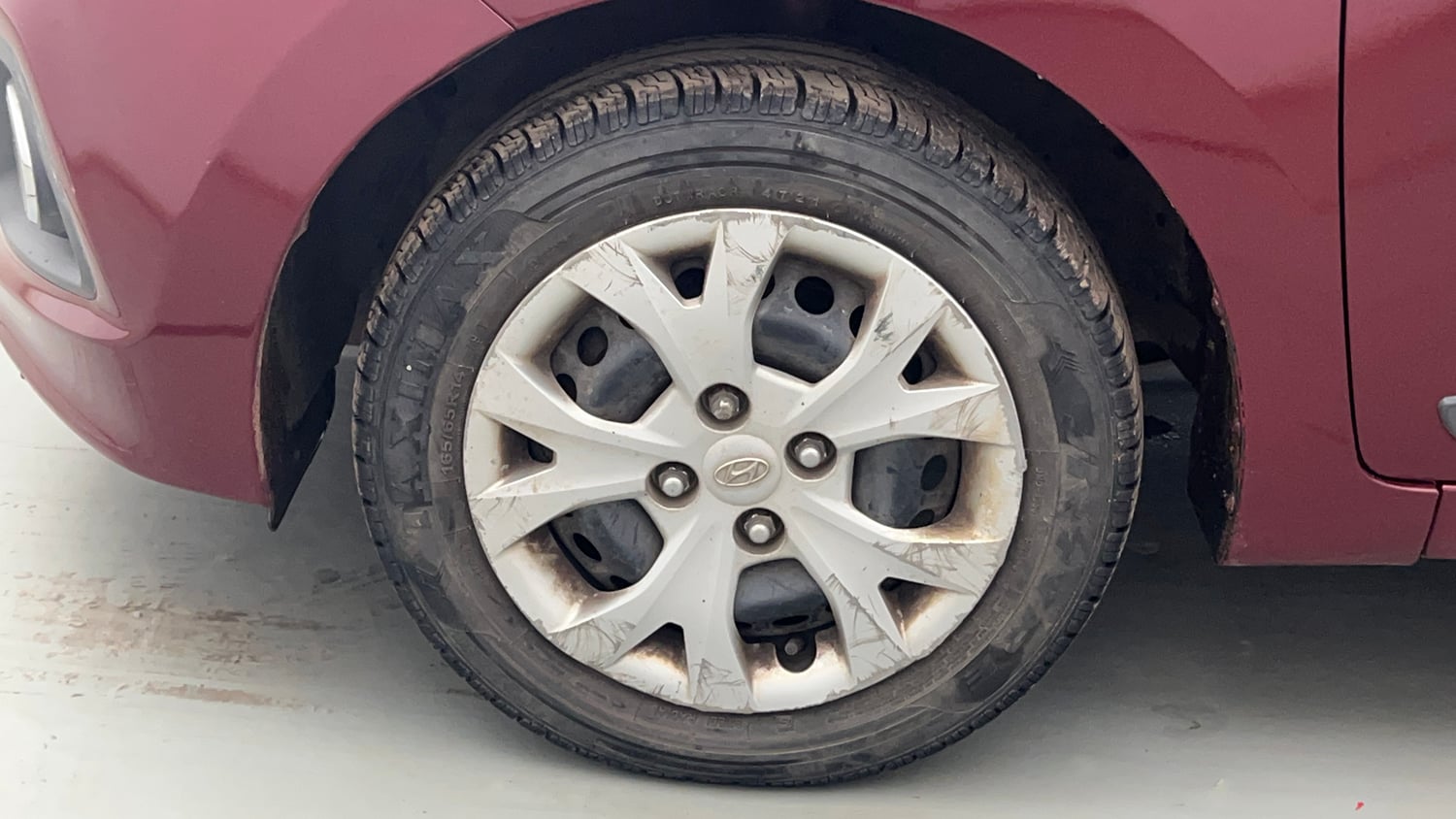 Used 2014 Hyundai Grand i10 Sportz 1.2 Kappa VTVT Petrol Manual tyres LEFT FRONT TYRE RIM VIEW