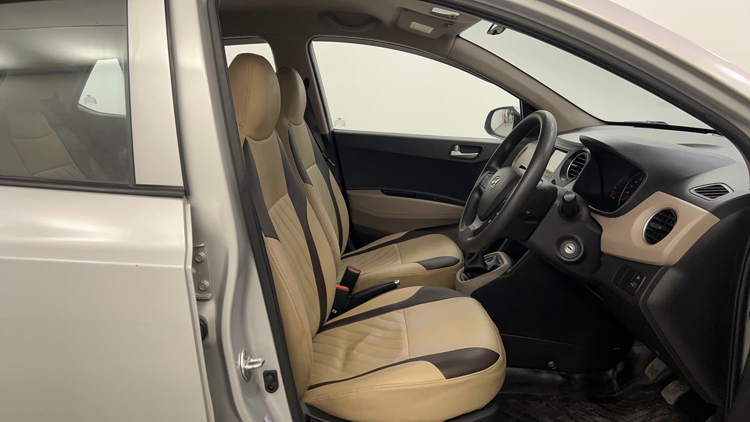 Used 2017 Hyundai Grand i10 Sportz 1.2 Kappa VTVT Petrol Manual interior RIGHT SIDE FRONT DOOR CABIN VIEW