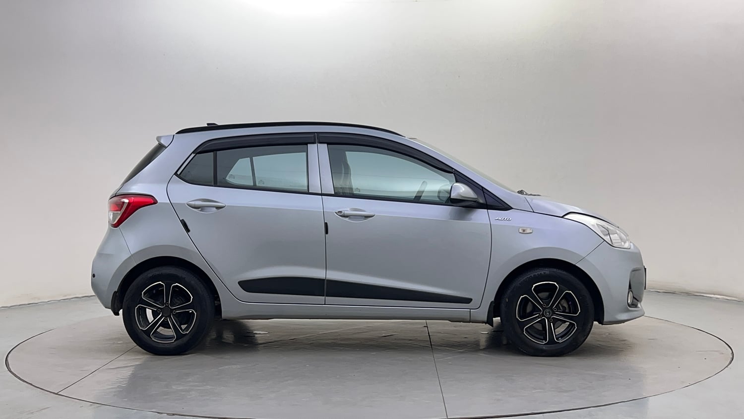 Used 2018 Hyundai Grand i10 Magna AT 1.2 Kappa VTVT Petrol Automatic exterior RIGHT SIDE VIEW