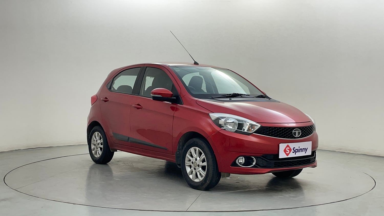 Used 2017 Tata Tiago Revotron XZ Petrol Manual exterior RIGHT FRONT CORNER VIEW