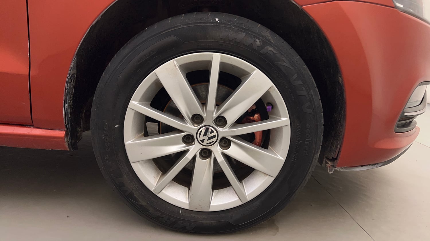 Used 2016 Volkswagen Polo Highline1.2L (P) Petrol Manual tyres RIGHT FRONT TYRE RIM VIEW