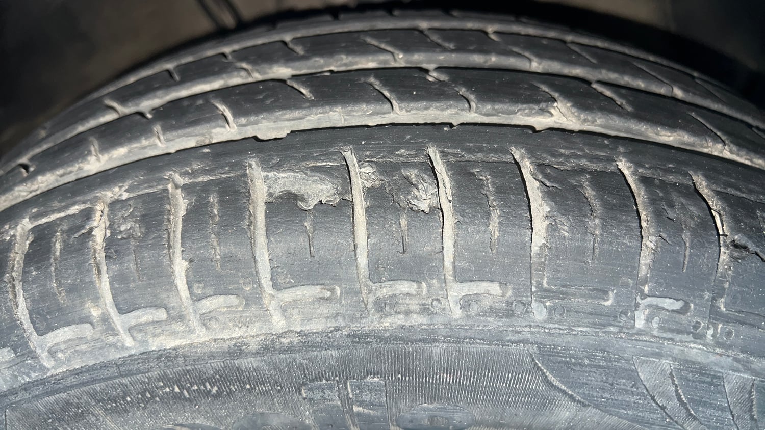 Used 2022 Hyundai Grand i10 Nios Sportz 1.2 Kappa VTVT CNG Cng Manual tyres RIGHT FRONT TYRE TREAD VIEW