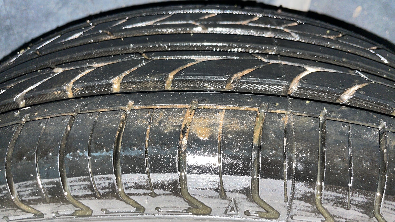Used 2015 Volkswagen Polo Trendline 1.2L (P) Petrol Manual tyres LEFT REAR TYRE TREAD VIEW