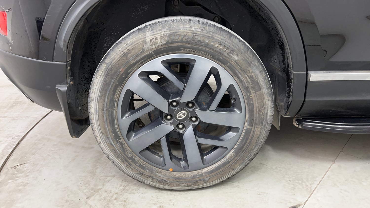 Used 2022 Tata Harrier XZ Plus Dark Edition Diesel Manual tyres RIGHT REAR TYRE RIM VIEW