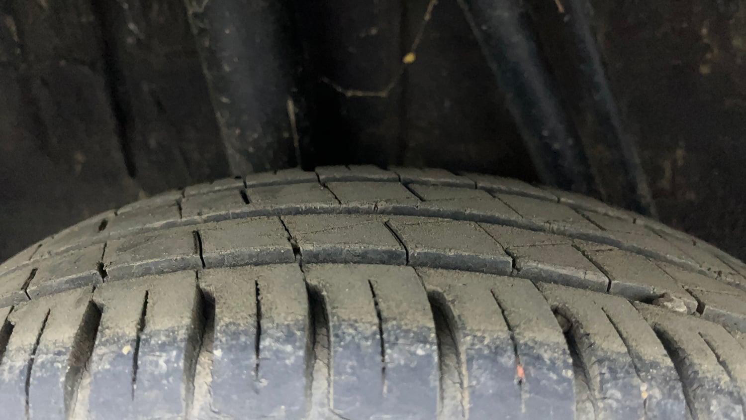 Used 2020 Renault Kwid RXT 1.0 Opt Petrol Manual tyres RIGHT REAR TYRE TREAD VIEW