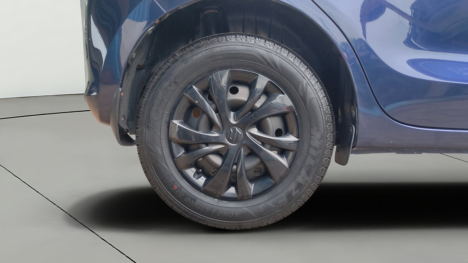 Used 2022 Maruti Suzuki Swift VXi Petrol Manual tyres RIGHT REAR TYRE RIM VIEW