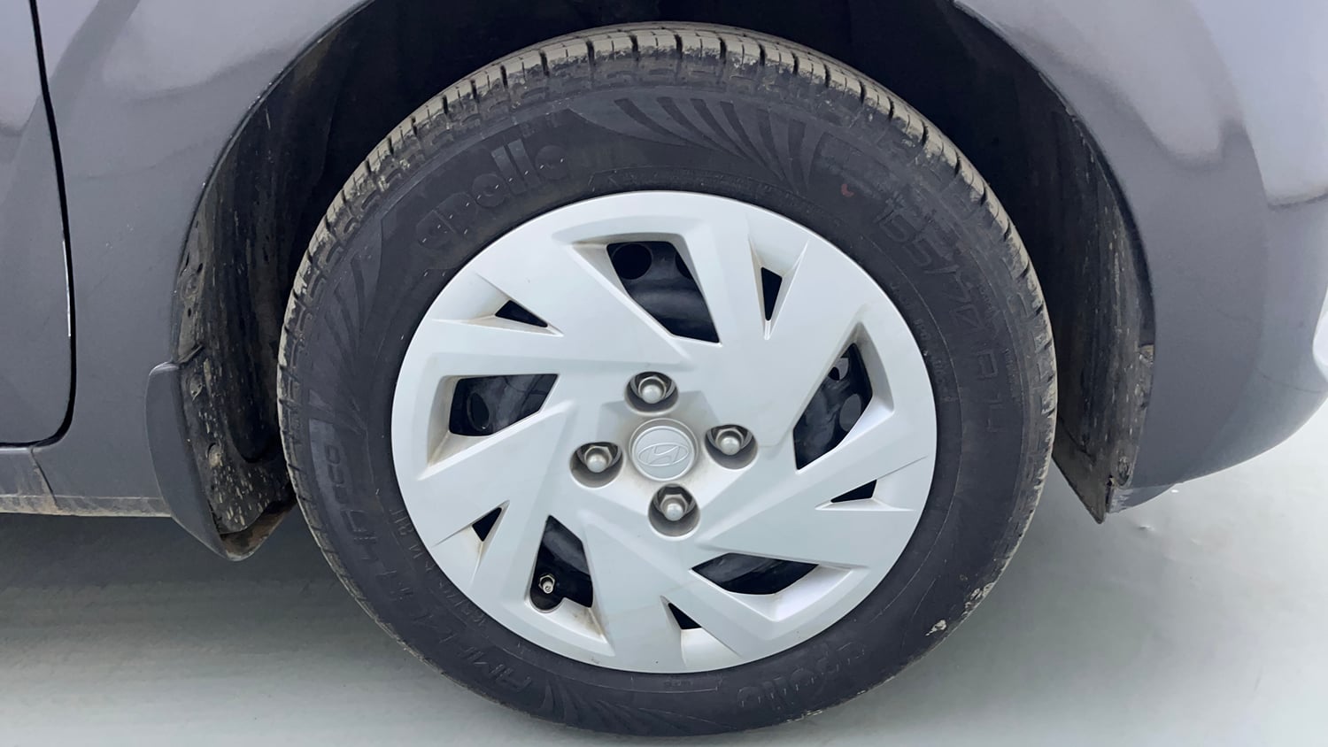 Used 2024 Hyundai Grand i10 Nios Magna 1.2 Kappa Petrol Manual tyres RIGHT FRONT TYRE RIM VIEW
