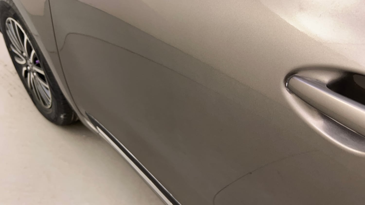 Used 2022 Maruti Suzuki Dzire ZXi Plus AGS Petrol Automatic dents MINOR SCRATCH