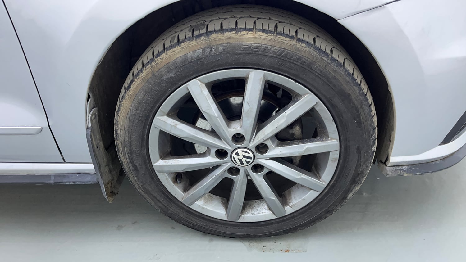 Used 2022 Volkswagen Vento Highline Plus 1.0L TSI Automatic Petrol Automatic tyres RIGHT FRONT TYRE RIM VIEW