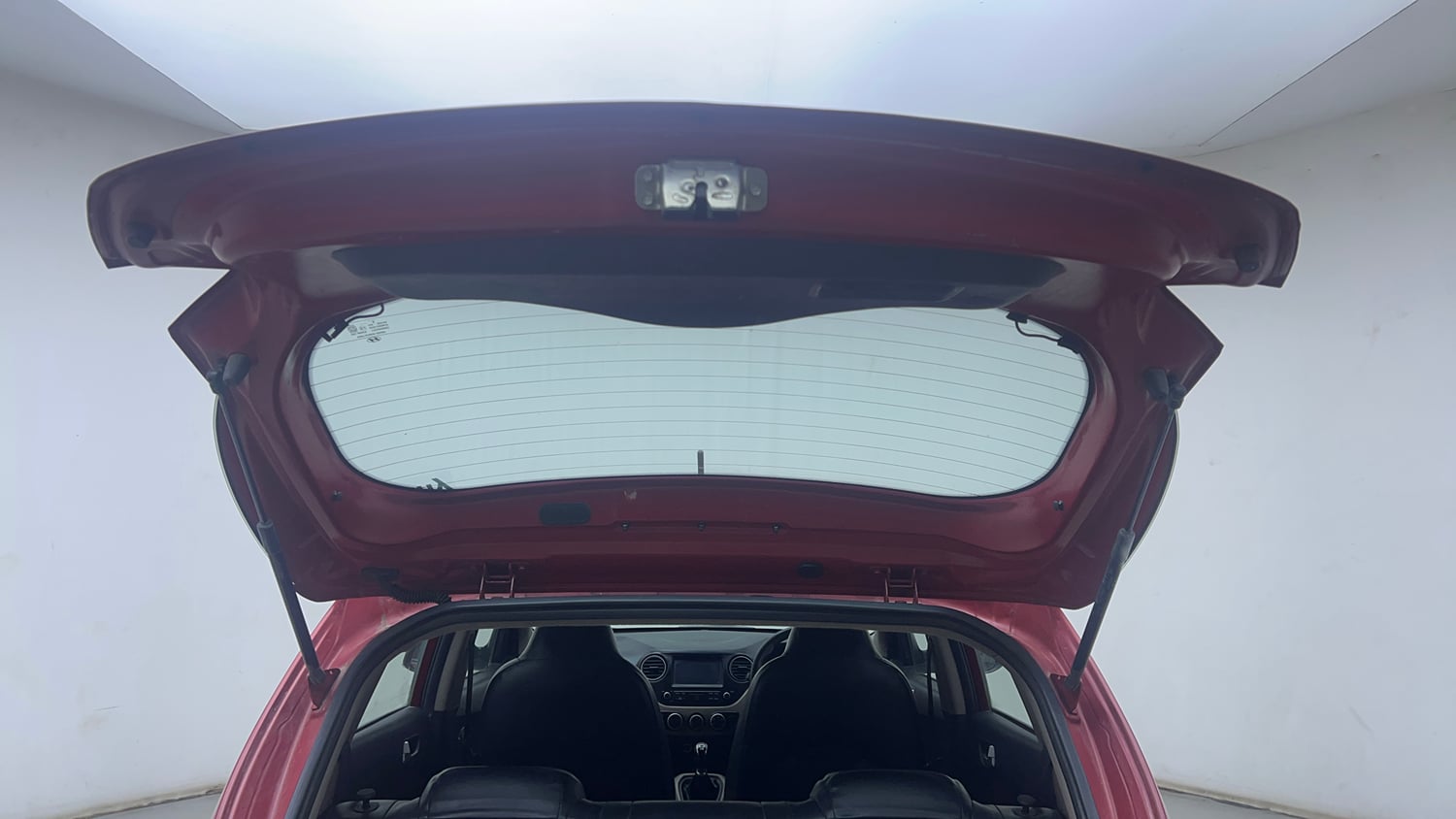 Used 2019 Hyundai Grand i10 Sportz U2 1.2 CRDi Diesel Manual interior DICKY DOOR OPEN VIEW