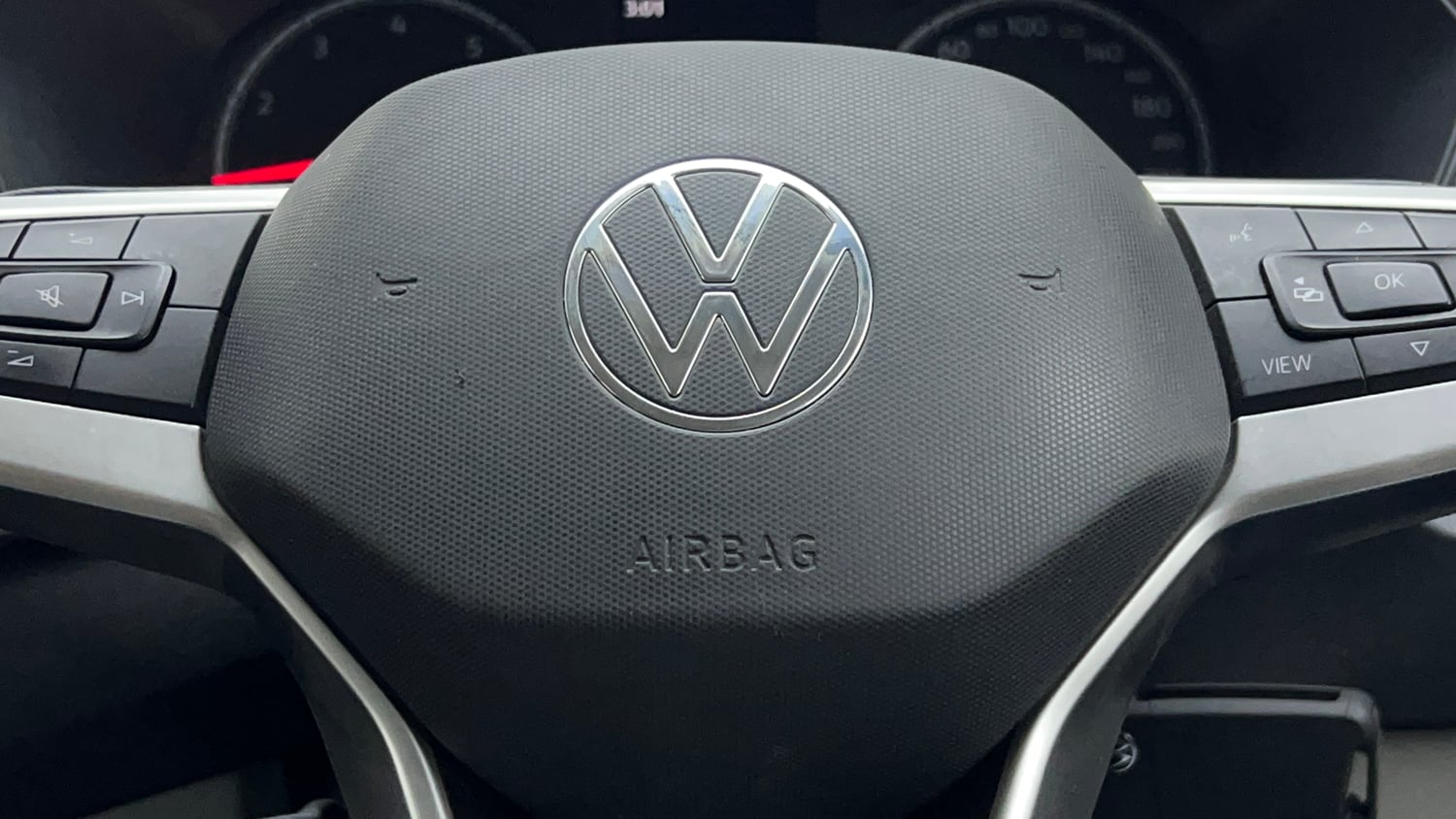 Used 2023 Volkswagen Taigun Highline 1.0 TSI MT Petrol Manual top_features Airbags