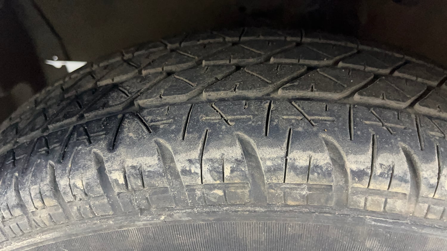 Used 2013 Maruti Suzuki Ritz Vxi BS-IV Petrol Manual tyres LEFT FRONT TYRE TREAD VIEW