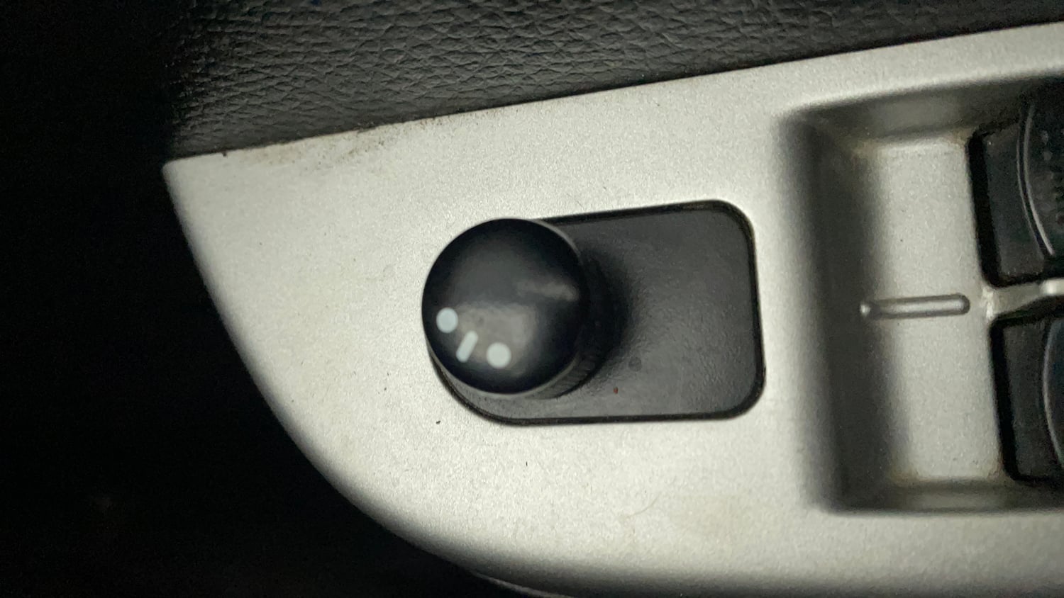 Used 2015 Maruti Suzuki Wagon R VXI Petrol Manual top_features Adjustable ORVM