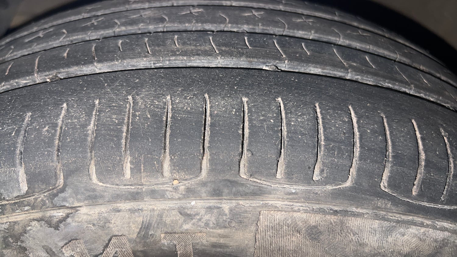 Used 2018 Hyundai Grand i10 Magna AT 1.2 Kappa VTVT Petrol Automatic tyres LEFT FRONT TYRE TREAD VIEW