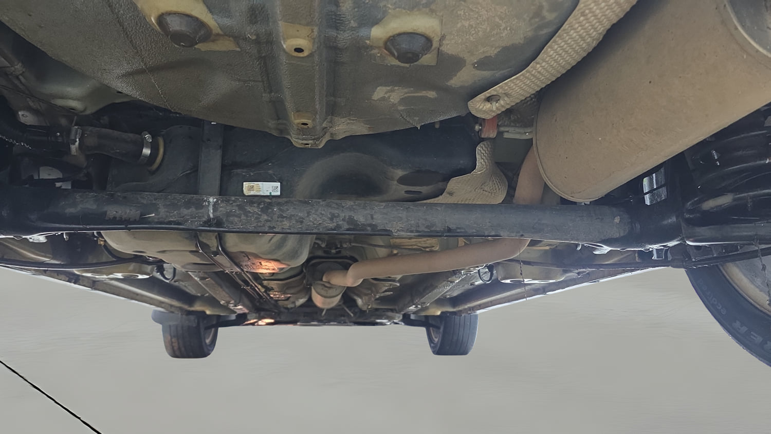 Used 2020 Mahindra XUV 300 W8 (O) 1.5 Diesel Diesel Manual extra REAR UNDERBODY VIEW (TAKEN FROM REAR)