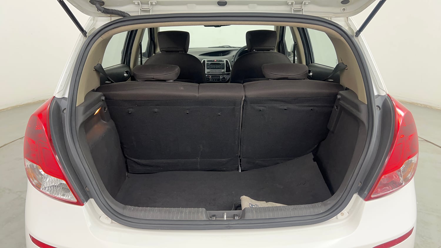 Used 2012 Hyundai i20 Sportz 1.2 Petrol Manual interior DICKY INSIDE VIEW