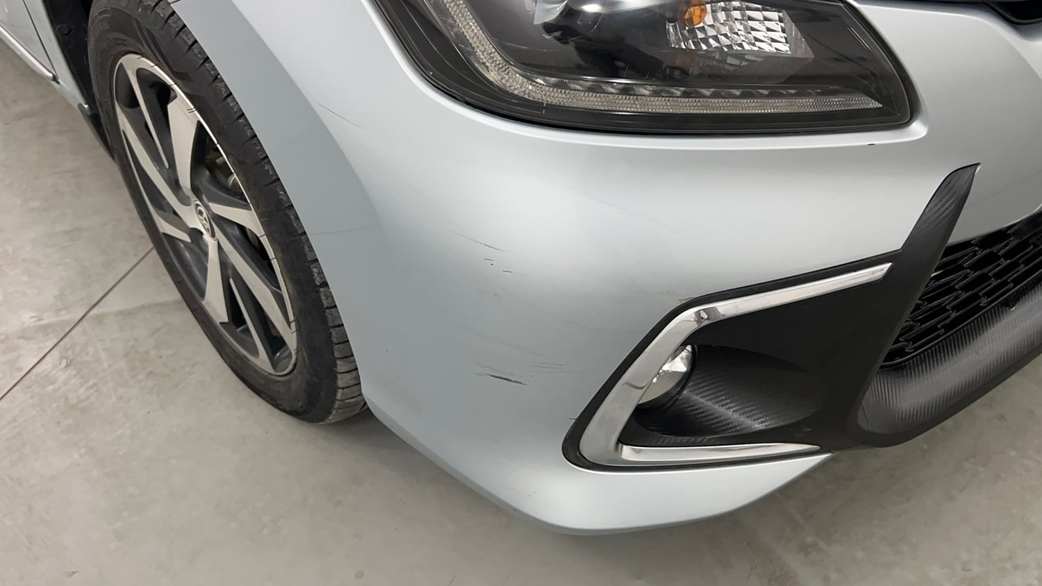Used 2023 Toyota Glanza V AMT Petrol Automatic dents MINOR SCRATCH