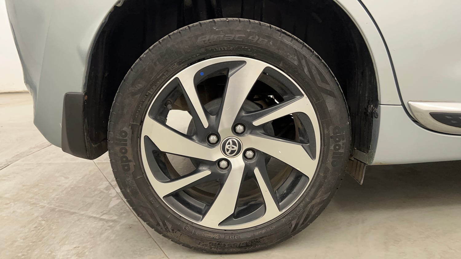 Used 2023 Toyota Glanza V AMT Petrol Automatic tyres RIGHT REAR TYRE RIM VIEW