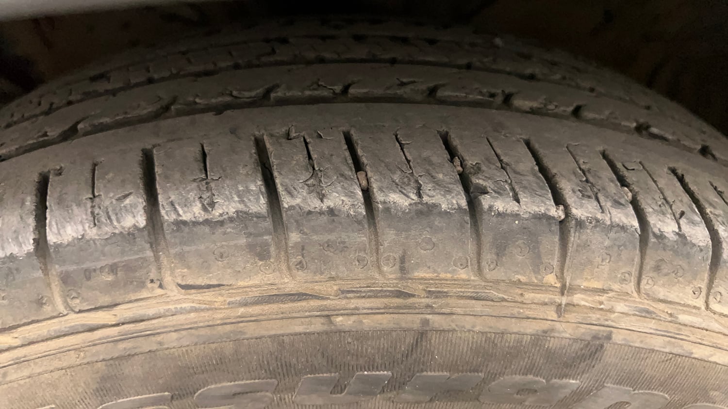 Used 2020 Kia Seltos GTX Plus AT 1.5 Diesel Diesel Automatic tyres LEFT FRONT TYRE TREAD VIEW