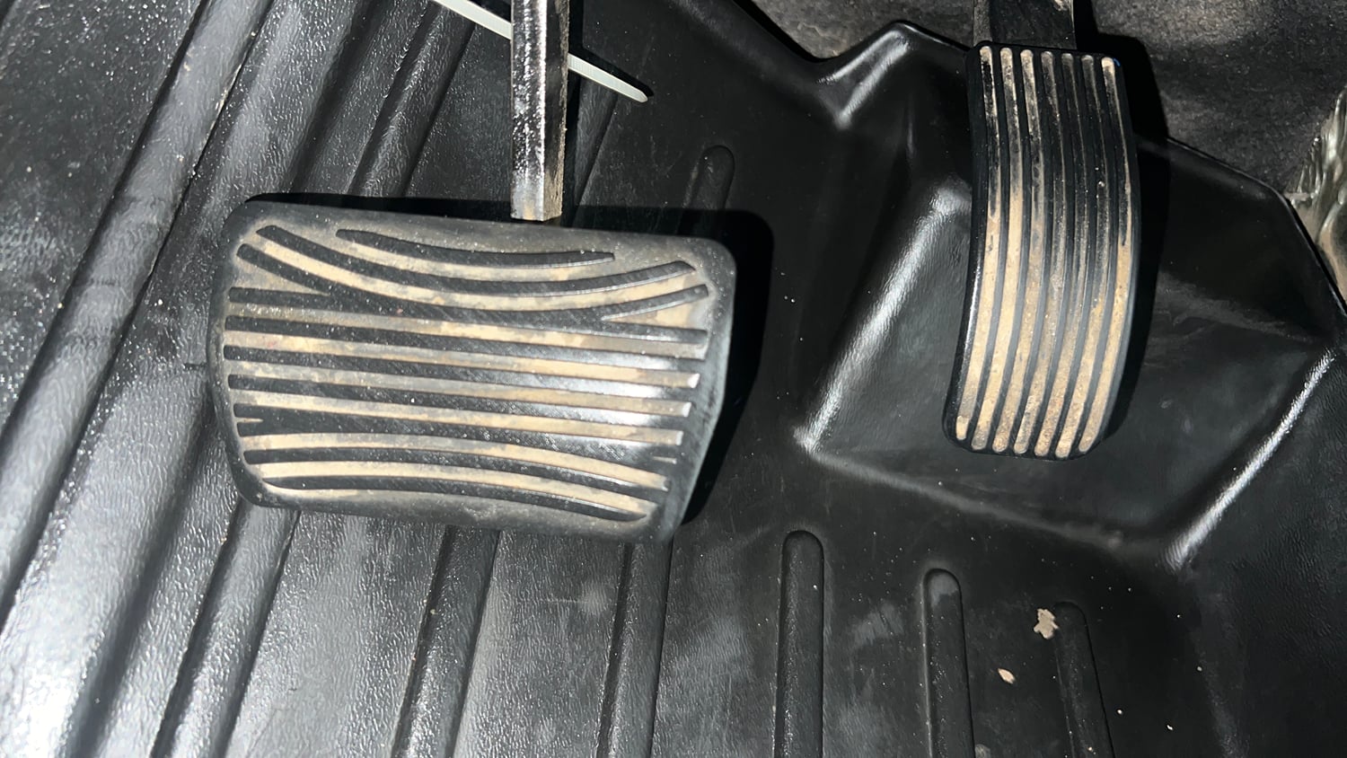 Used 2022 mahindra Thar LX Hard Top Diesel AT 4WD Diesel Automatic interior PEDALS VIEW