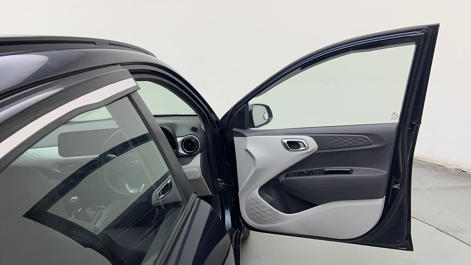 Used 2022 Hyundai Grand i10 Nios Sportz 1.2 Kappa VTVT CNG Cng Manual interior RIGHT FRONT DOOR OPEN VIEW