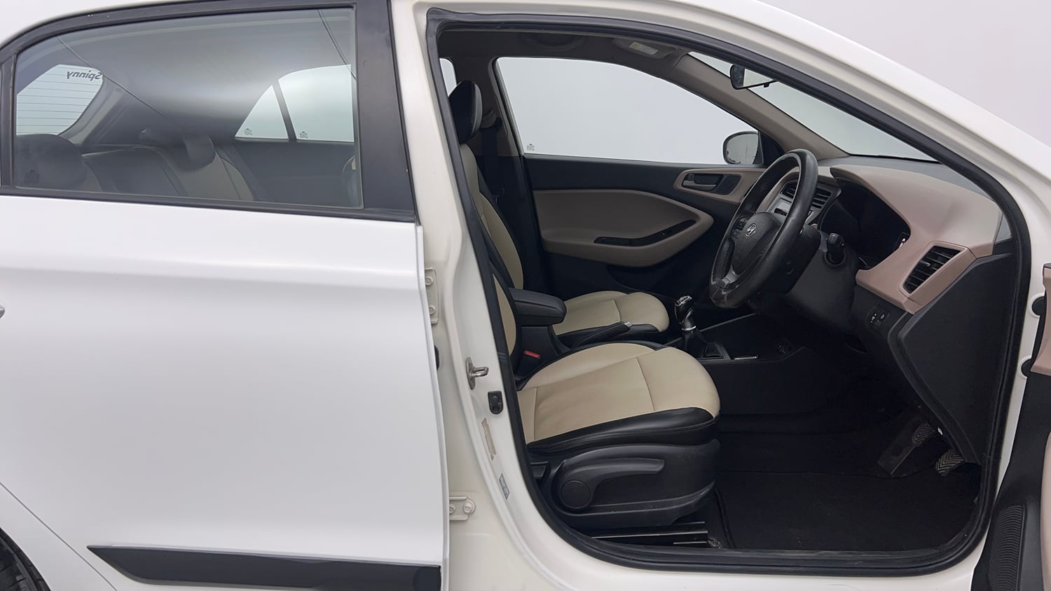 Used 2018 Hyundai Elite i20 Asta 1.4 CRDI (O) Diesel Manual interior RIGHT SIDE FRONT DOOR CABIN VIEW