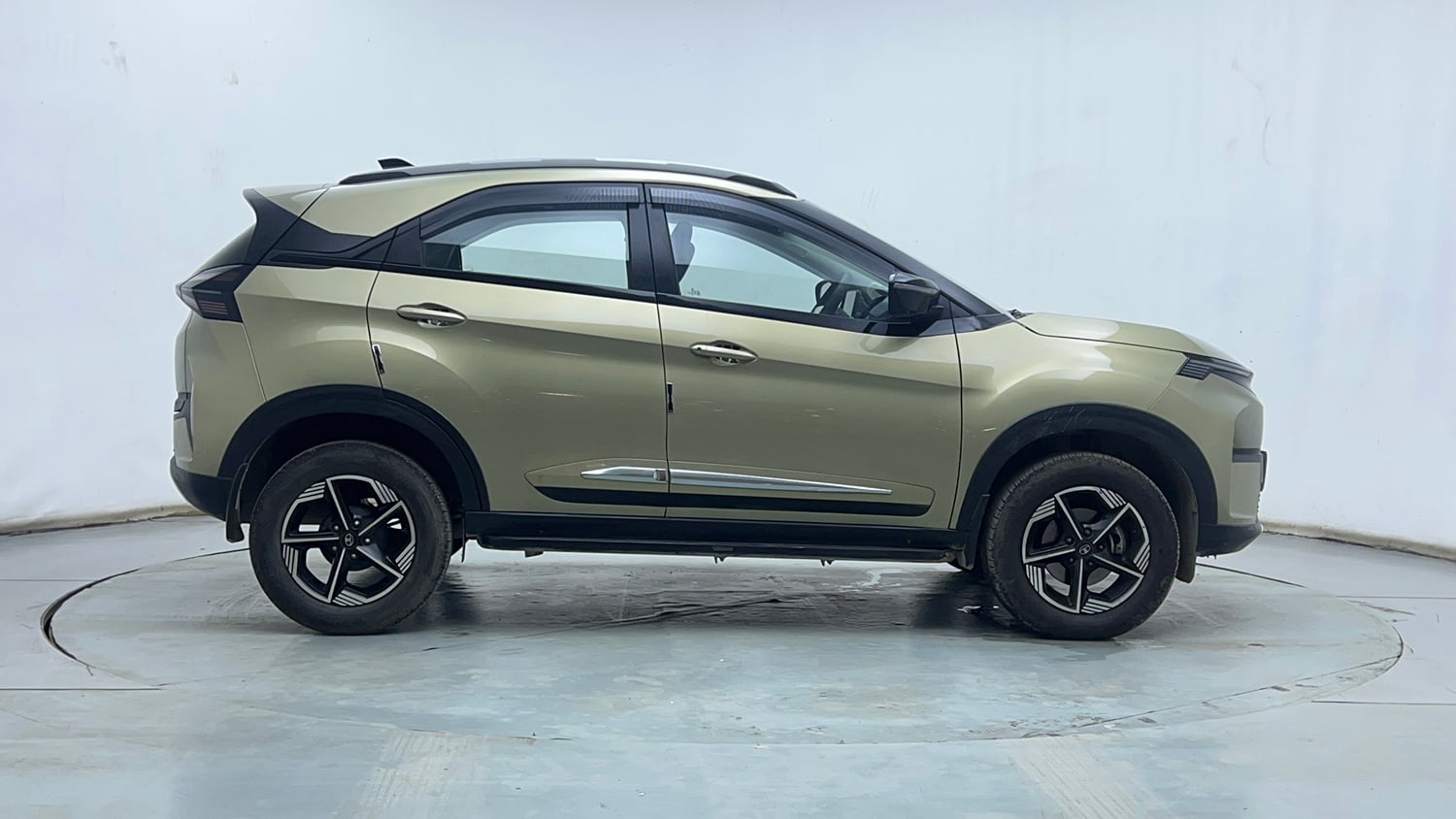 Used 2025 Tata Nexon Creative 1.2 Revotron Petrol 6MT Petrol Manual exterior RIGHT SIDE VIEW