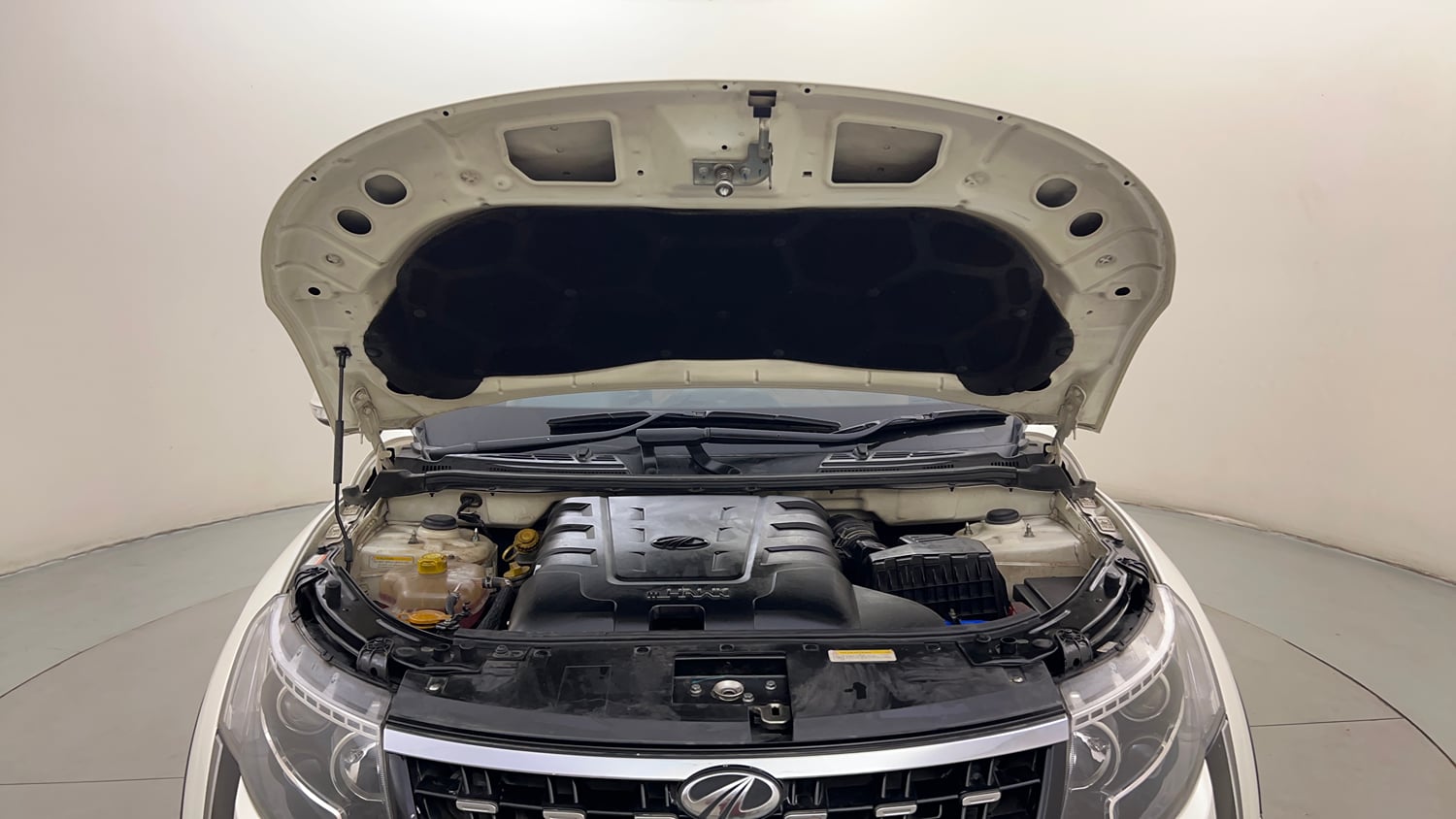 Used 2019 Mahindra XUV500 W7 Diesel Manual engine ENGINE & BONNET OPEN FRONT VIEW