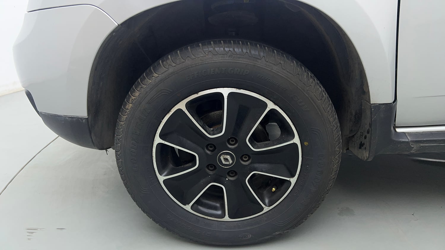 Used 2019 Renault Duster RXS CVT Petrol Automatic tyres LEFT FRONT TYRE RIM VIEW